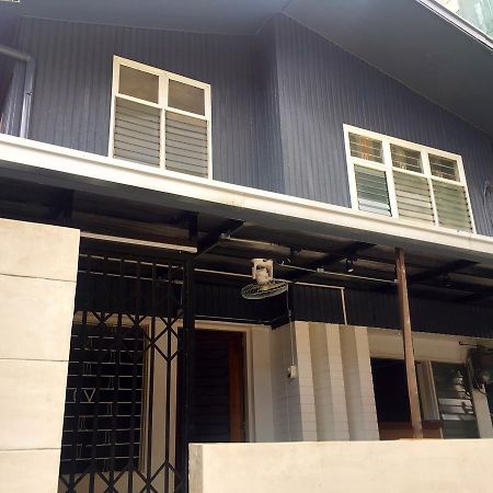 The Hub District Hostel And Dorm Makati City Екстериор снимка