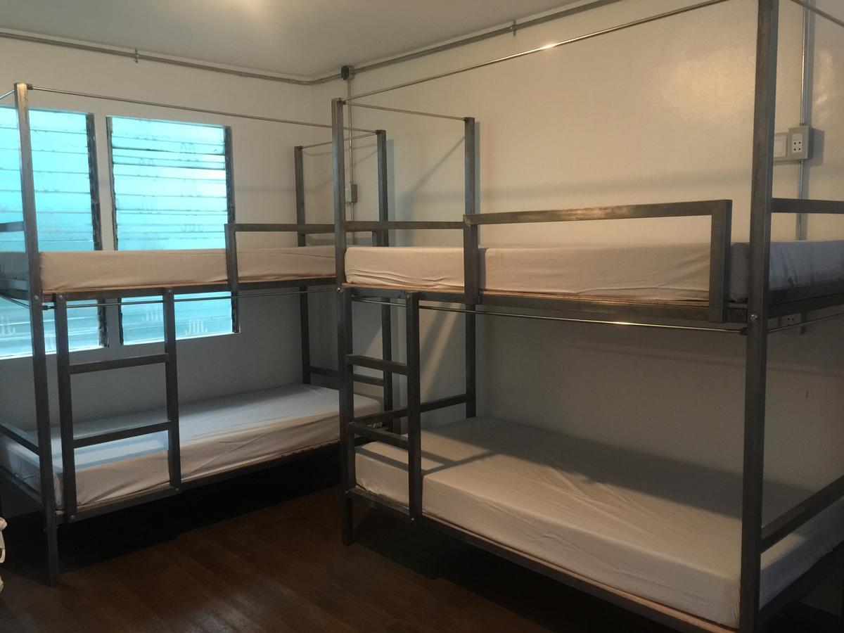 The Hub District Hostel And Dorm Makati City Екстериор снимка